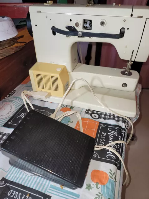 Bernina 830 Record Sewing Machine Hard Case Pedal + Accessories Parts Or Repair