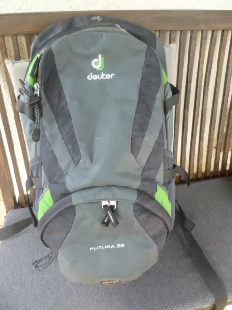 Deuter Futura 28 Rucksack mit Regenschutz Regencover