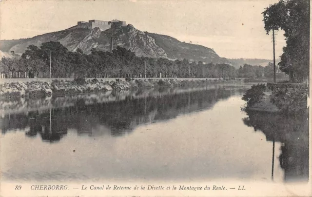 CHERBORRG - le canal de retenue de la Divette et la montagne du Roule -