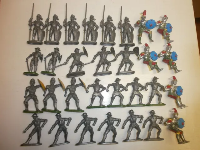 Convolute 30 Old Elastolin Plastic Knight Figures With Tabs To 7cm