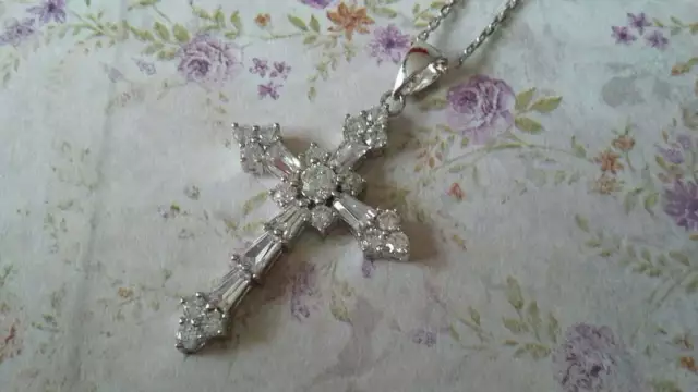 Pendentif croix avec diamant simulé rond et baguette 2,5 ct en argent...