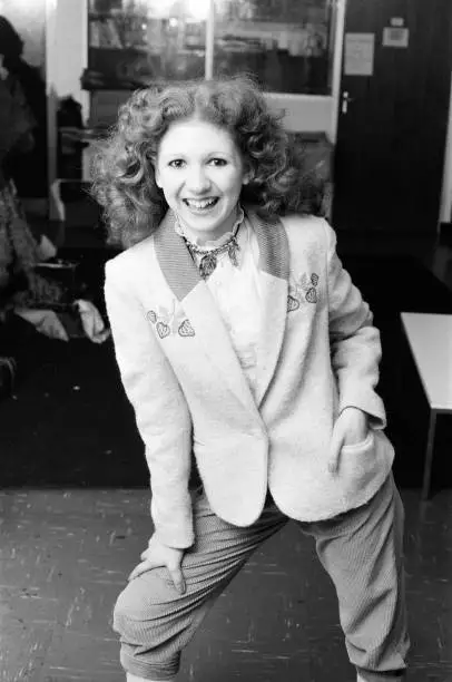 BONNIE LANGFORD PLAYS the character Rumpleteazer Cats 1981 Old Photo 6 ...