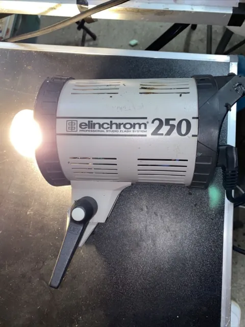 Luz del sistema flash de estudio profesional Elinchrom 250 con función de flash MC