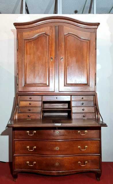 Magnifico cassettone scribano curvo, regione Franc Comtoise, epoca Luigi XV