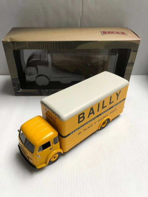 IXO Models 1/43 Scale Diecast 175464 - Simca Cargo Bailly Koffer Truck