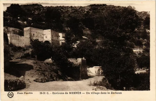 CPA AK Env. de MEKNES Un village dans le Zerhoun MAROC (796980)