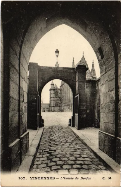 CPA Vincennes Entree du Donjon (1346974)