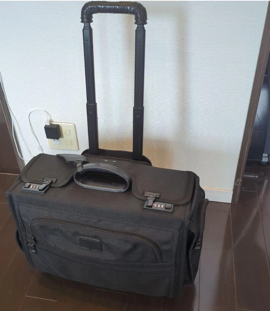 tumi alpha upright rolling 2276D3 executive briefcase And Carry On Luggage