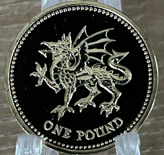 2000 £1 Welsh Dragon Round One Pound Coin BUNC From Royal Mint Annual Coin Set
