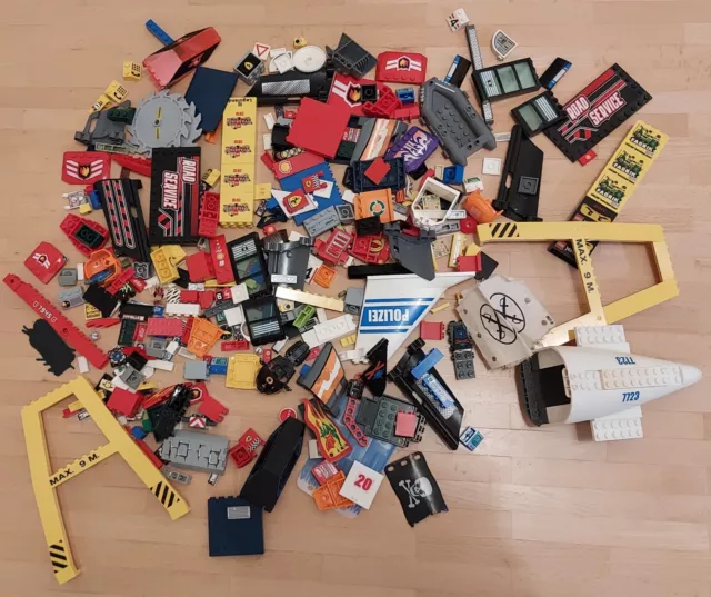 Lego Teile mit Stickern, Aufklebern Bedruckungen Konvolut/Konvult ALT, SELTEN