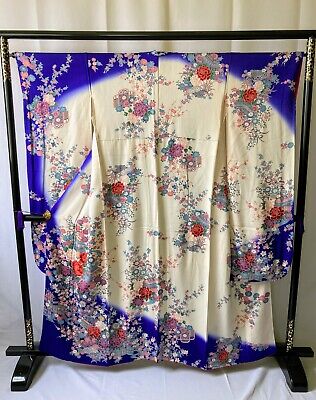 Vintage Japanese kimono - Furisode Kimono robe with beautiful flowers