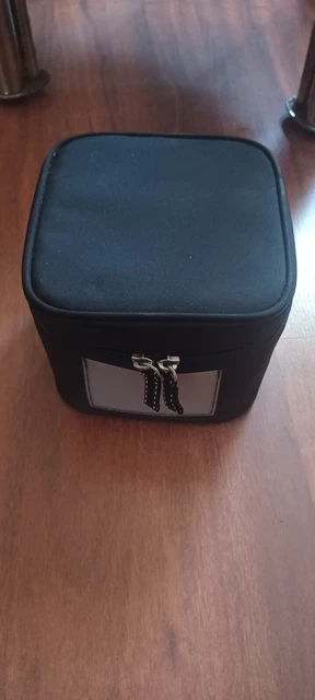 🐑 Medela Breastmilk Cooler Set 4- 5oz/150ml Bottles, Cooler and Ice Pack 🆕