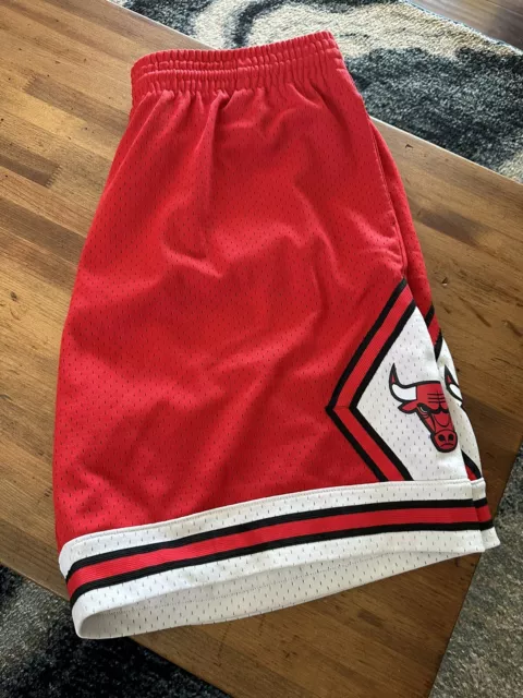 NIKE NBA CHICAGO BULLS CITY EDITION SWINGMAN SHORTS ANTHRACITE per €59,00