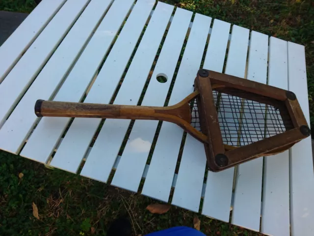 RARE Ancienne raquette de tennis anglaise, en bois