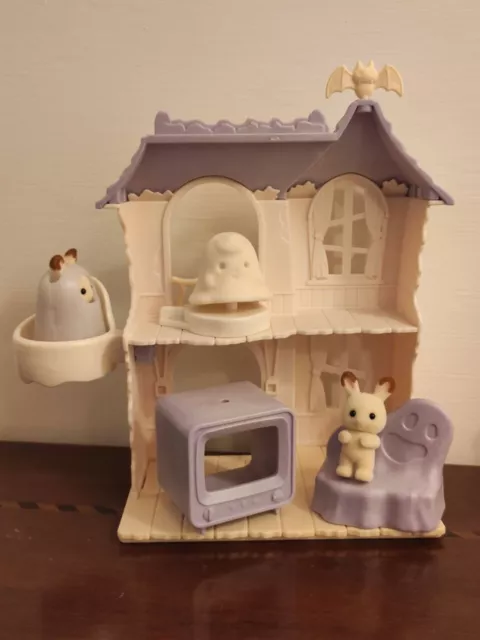 Sylvanian Families Casa stregata e 1 coniglietto fantasma