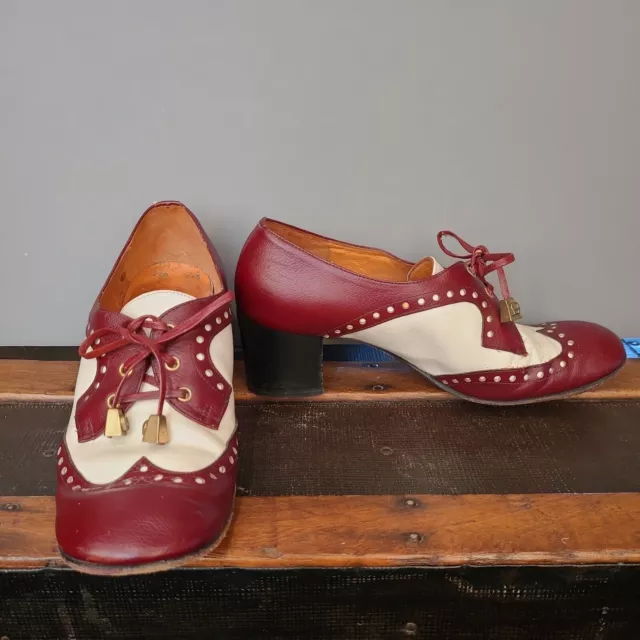 Vintage 60s Aginer Chunky low Heel Saddle Shoes Size 7.5B two tone shoes