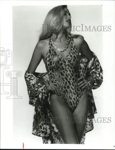 1993 Press Photo Women's Fashion Model in Rose Marie Reid "Cheetah" Bathing Suit