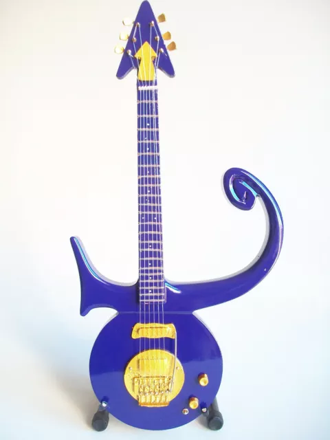 Guitare miniature de Prince – Love symbol
