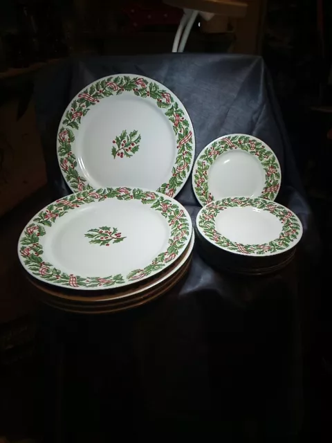 Holiday Ribbon Christmas 5 Dinner Plates 10 5/8" & 7- 6 1/2 Saucers Majesticware