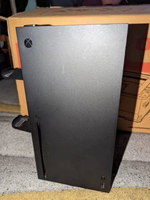 Console Xbox Series X 1 TB in scatola con un controller + disco rigido SDD Seagate 1 TB