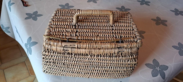 Coffre de rangement vintage en osier