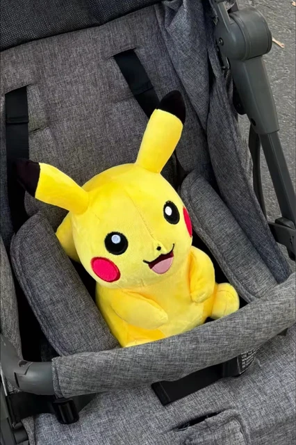 Pokémon Center - Portachiavi In Peluche Pikachu Adventure Partners - Morbido E Soffice, 16,5 Cm