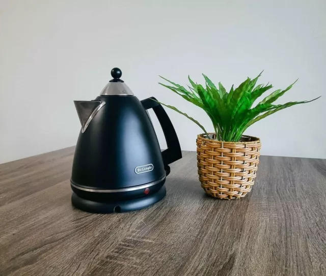 DeLonghi Distinta 1.7L Kettle Review