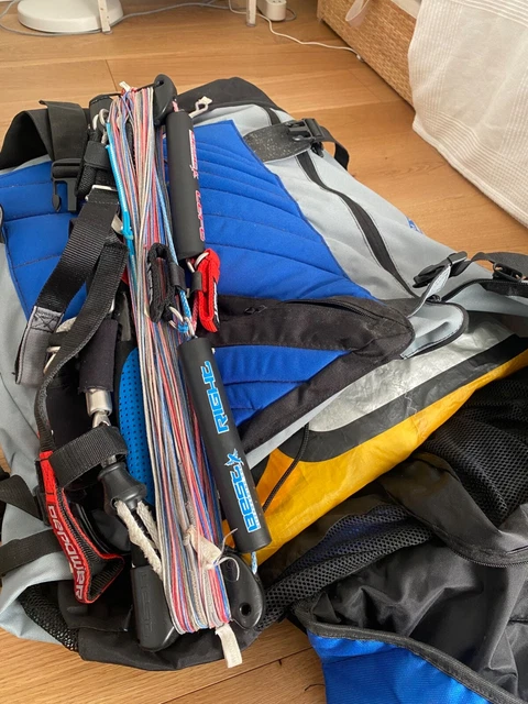 vintage kitesurfing kites 7m & 11m waroo Best 2008