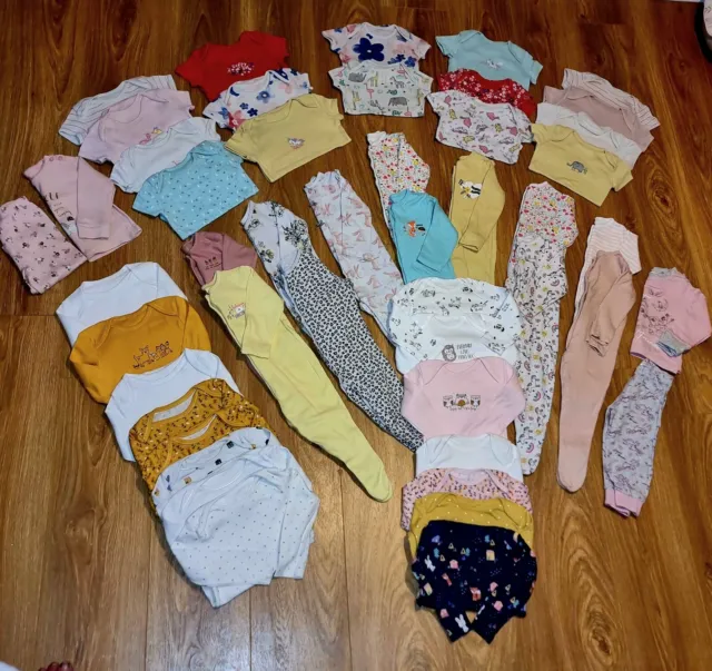 #43 Enorme pacchetto di pigiami per bambine gilet body pigias età 6-9 mesi