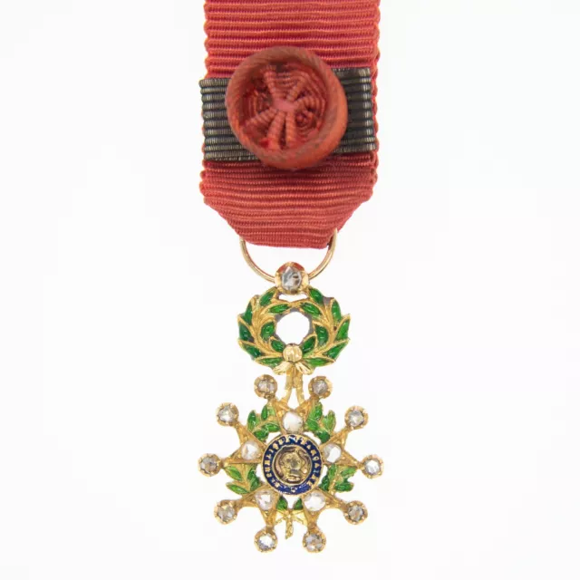 Médaille de commandeur de la légion d’honneur en or et diamants en miniature.  