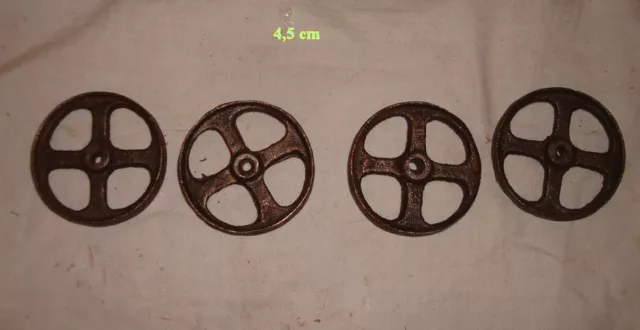 4 alte Gussräder Speichenräder für Fuhrwerke,Pferde.Spielzeug 4,5 cm