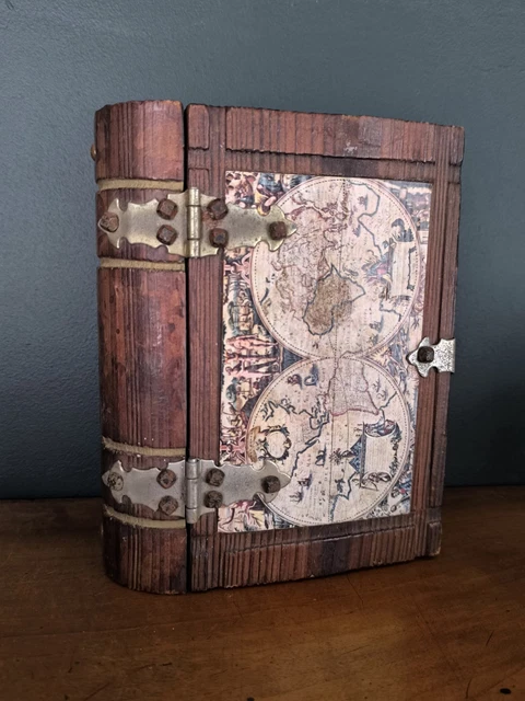 Boîte à Bijoux En Bois Sculpté - Médiévale Fleur De Lys - 20x13x11 Cm