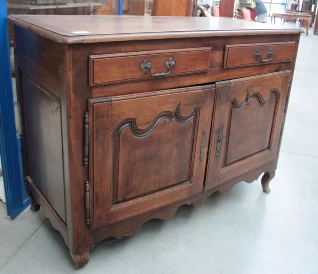 Credenza a due ante e due cassetti in noce massello fronte 133 cm '700