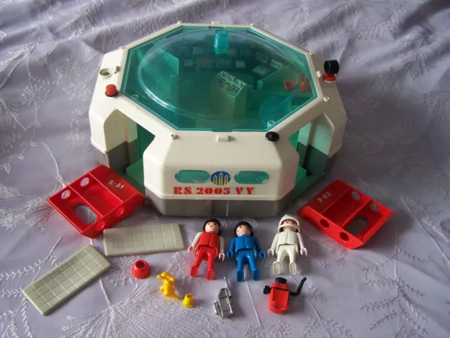 PLAYMOBIL VINTAGE RETRO space station . Playmospace Parts missing