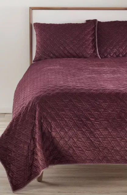 Nordstrom At Home 165853 Karlina Geometric Burgundy Quilt Size Queen