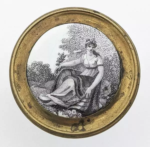 GEORGE III ENGLISH STAFFORDSHIRE? ENAMEL & BRASS SEATED FEMALE MIRROR KNOB c1780