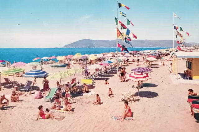 Cartolina - Marina di Carrara - La Spiaggia - 1965 ca.