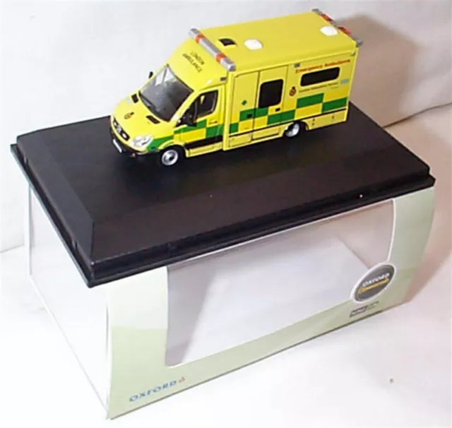 Oxford Diecast 76MA002 Mercedes Ambulance London - 1:76 Scale OO Scale New