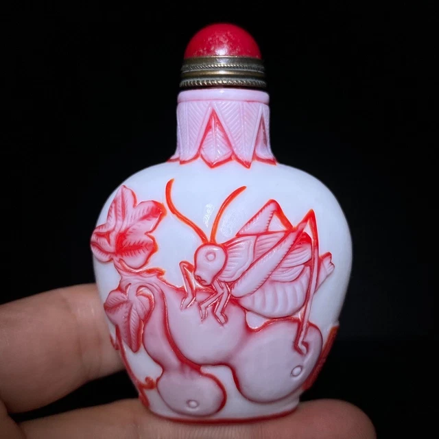 Collect noble Coloured glaze carved Grasshopper gourd grape statue snuff bottle