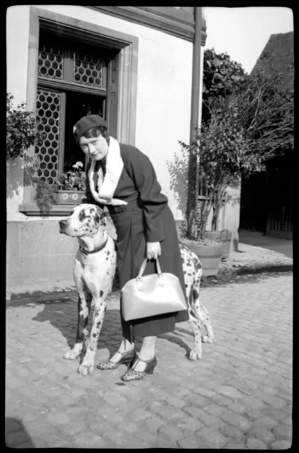 Portrait of Woman with Chien - Antique Negative An. 1920