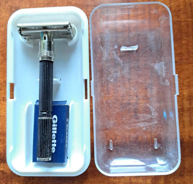 1969 O2 Gillette Black Beauty  Adjustable Safety Razor - w/Case