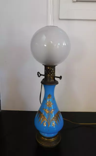 Lampe à pétrole en porcelaine Napoléon III électrifiée Old Oil Lamp