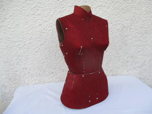 Ancien mannequin buste de couture carton rouge couture femme vintage années 60