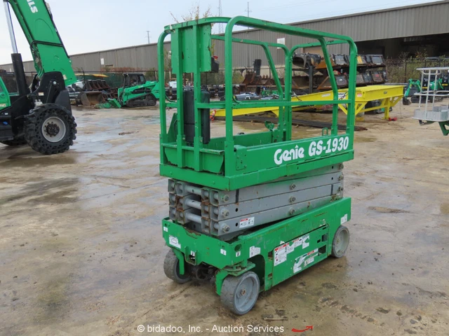 2014 Genie GS-1930 19' Electric Scissor Lift Man Aerial Platform 24 VDC