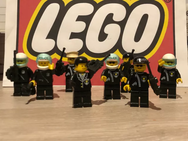 Lego lot de huit policiers années fin 80