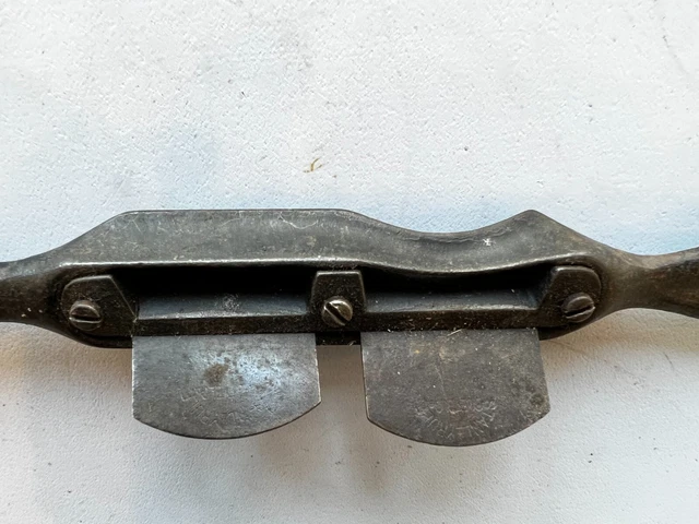 Vintage Stanley Double Spoke Shave Plane with Straight and Curved Blades 3