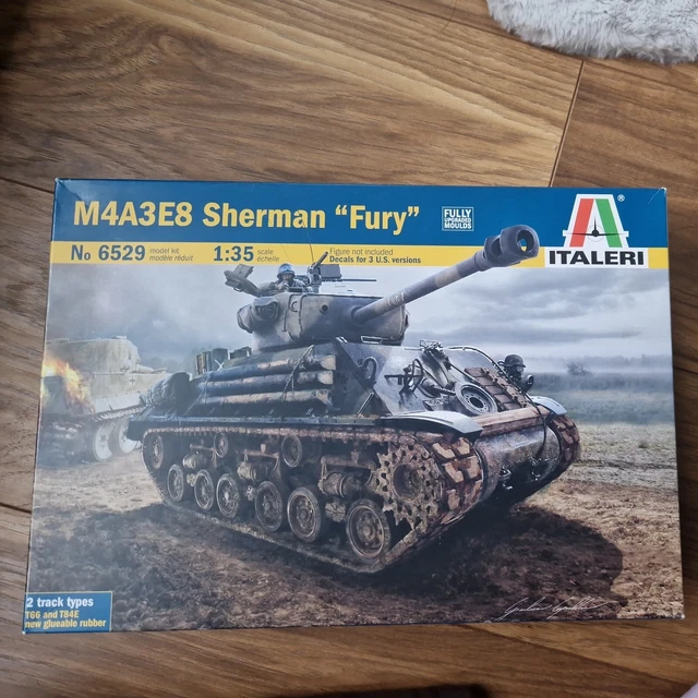 ITALERI Maquette Char M4A3E8 Sherman Fury – Échelle 1/56, Modèle Plastique à Assembler, Réplique Film, 290x190x45 Mm