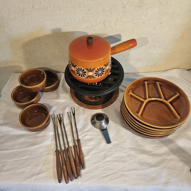 Appareil à Fondue Vintage En Tôle émaillée à Décor Floral - Complet Avec Réchaud Et Fourchettes - Fonctionnel