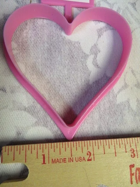 Wilton Pink Heart Valentine Plastic  3 INCH Cookie Cutter  #509- 281- Brand NEW