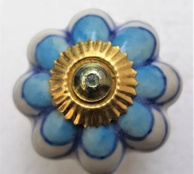Bleu et Blanc Céramique Tiroir Placard Boutons Fleur Forme Avec Laiton Fixations
